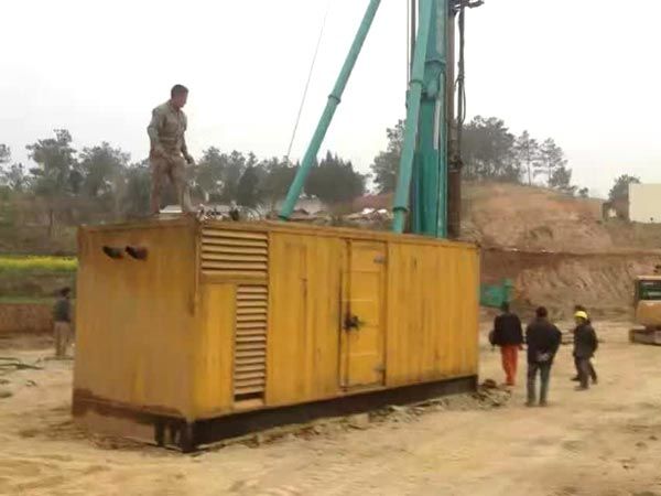 运河如何判断水冷式机油散热器密封件是否需要更换？